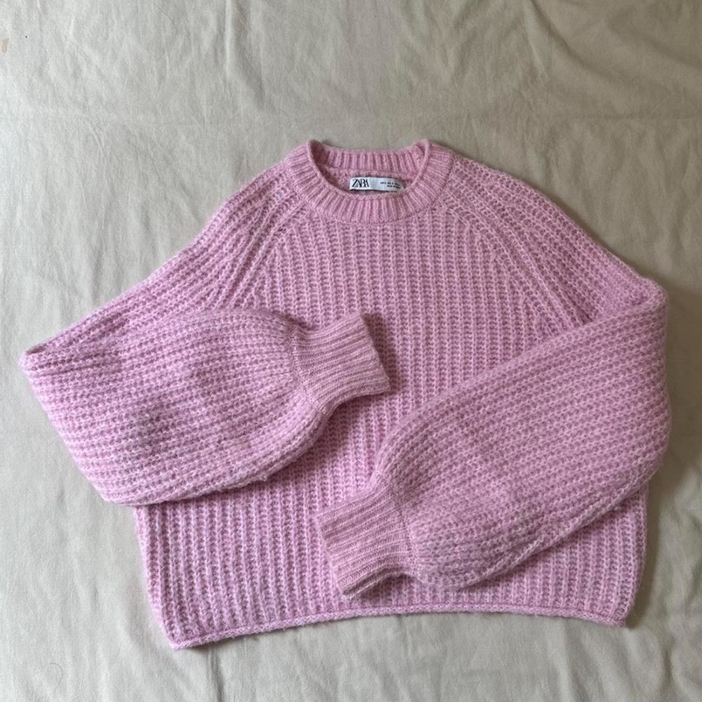 Super cute pink Zara sweater!